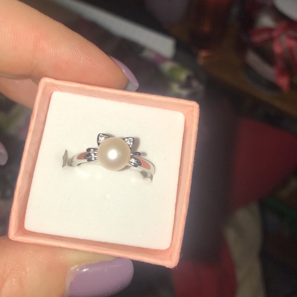 Pearl cat ring